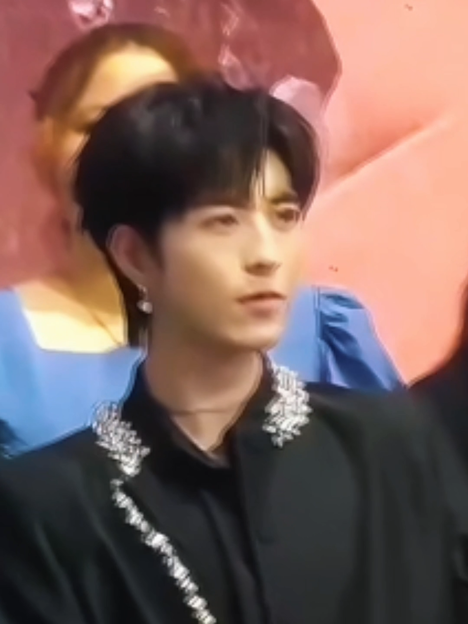 huang xing, chill. nobody's gonna snatch qiuqiu from you #qiudingjie #eliothuang #huangxing #jiangheng #desire4 #xingqiu