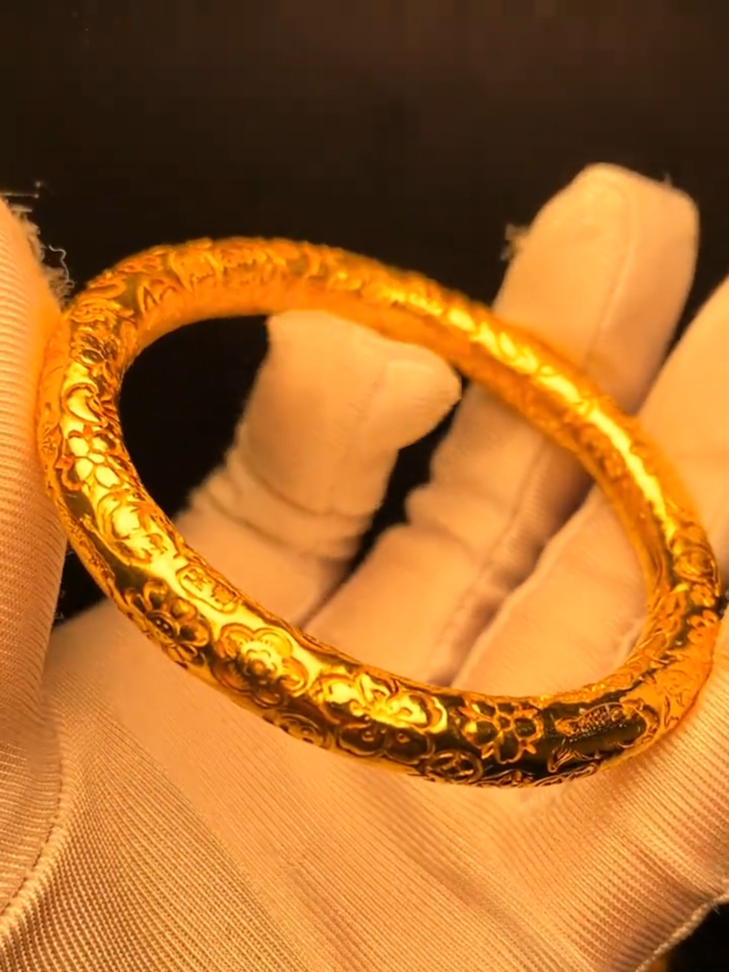 Jiyan Round Bangle-The Jiyan Round Bangle embodies the ancient Chinese wish for good fortune, peace, and harmony. The word “Jiyan” (吉言) literally means “auspicious words” — blessings spoken to bring luck and happiness. When combined with the perfect circular form of the bangle, it symbolizes wholeness, unity, and eternal protection. In traditional Chinese culture, wearing such a bangle is believed to ward off misfortune, attract positive energy, and carry one’s blessings through life’s journey. Its smooth, continuous curve represents the never-ending cycle of luck and love, making it not just a piece of jewelry, but a timeless charm of well-being and grace.#asmr #rich #24k #fyp #handmade #art #gold #jewelry