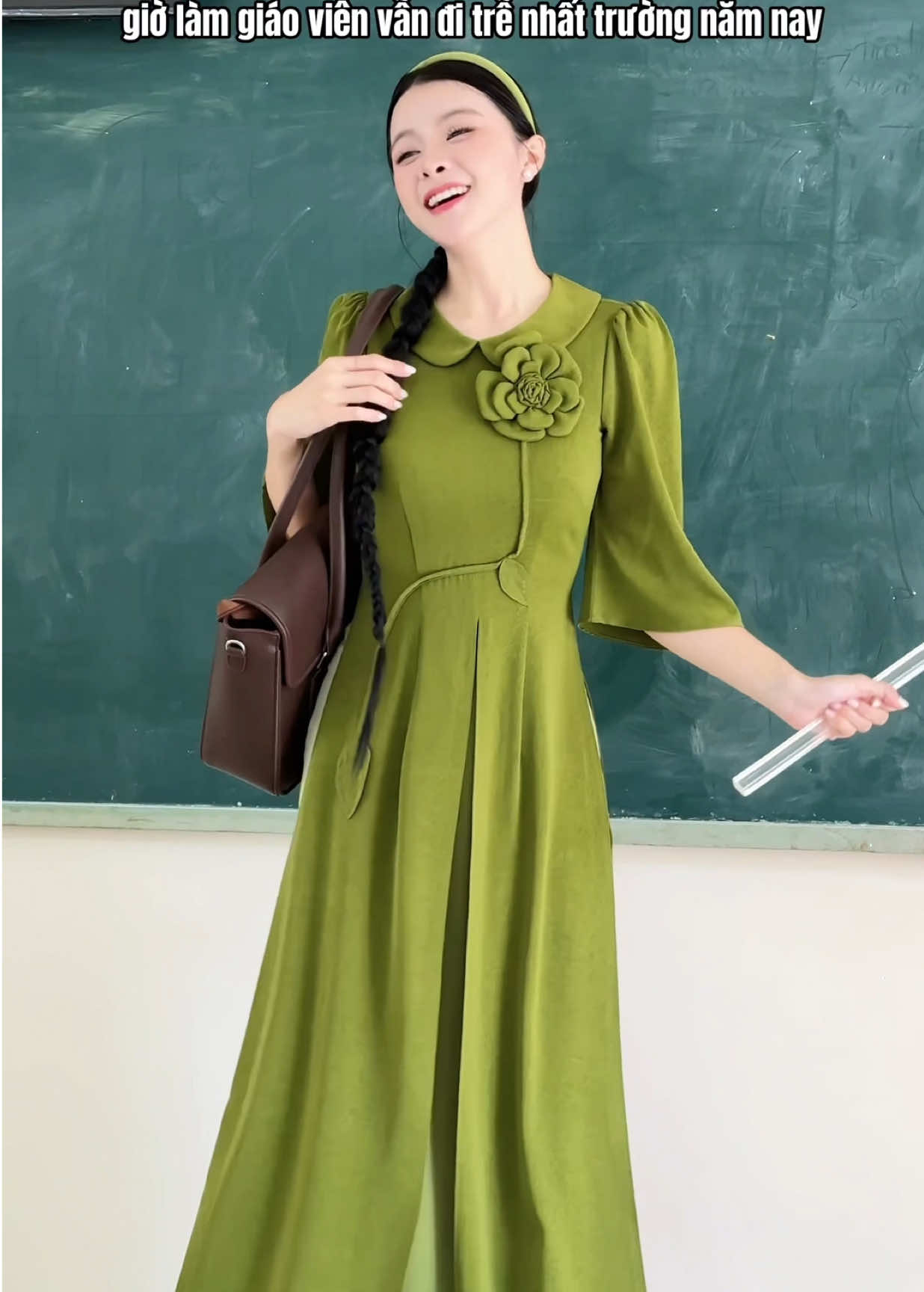 Cố lên cố lên sắp tới rồi sắp tới rồi 😆😆 👉áo AD2954 #aodaigiaovien #giaovien #cogiao #tiktokgiairtri #haihuoc 