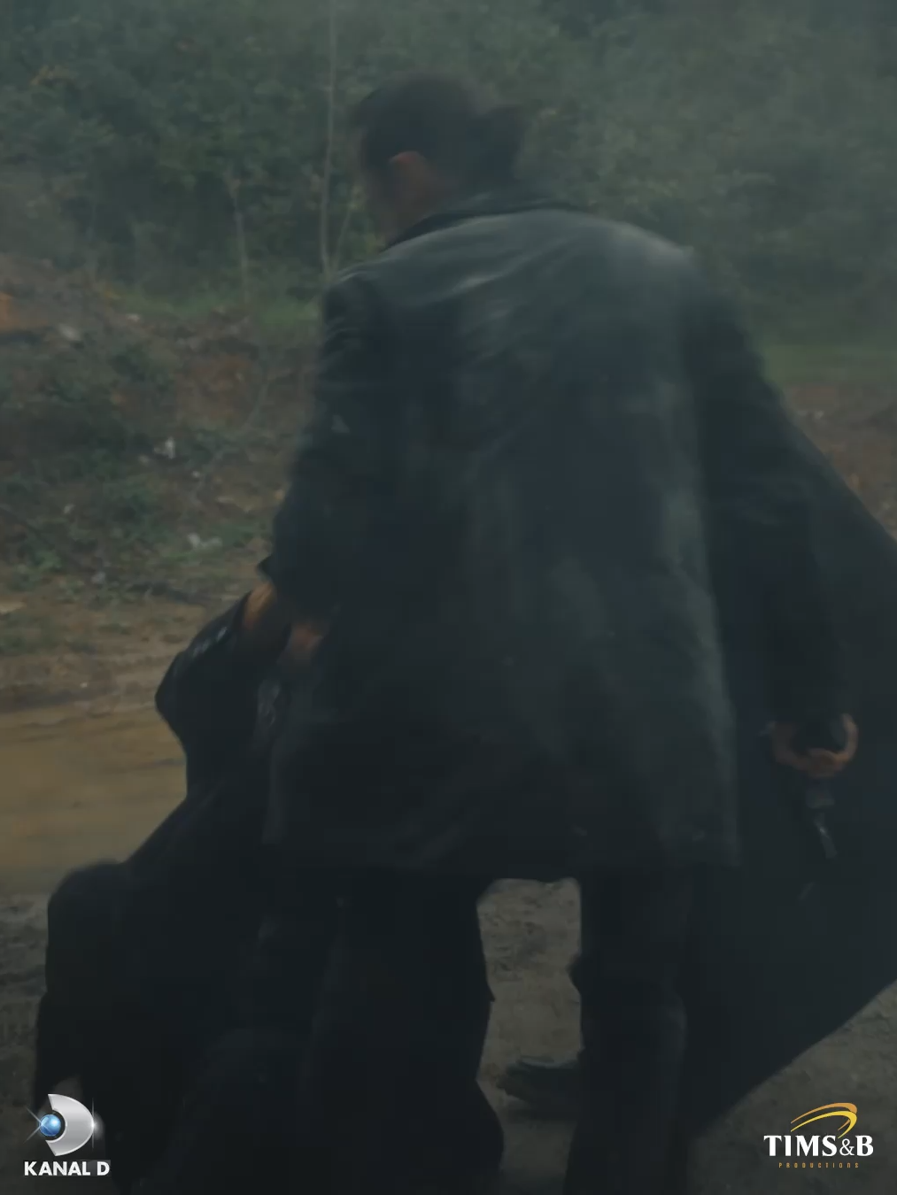 Gürdal'da ses yok ses. 🔇🤭 #EşrefRüya yeni bölümüyle çarşamba 20.00’de #KanalD’de, tv yayınından hemen sonra ise Amazon Prime’da sizlerle. @kanald @timsandb @primevideotr