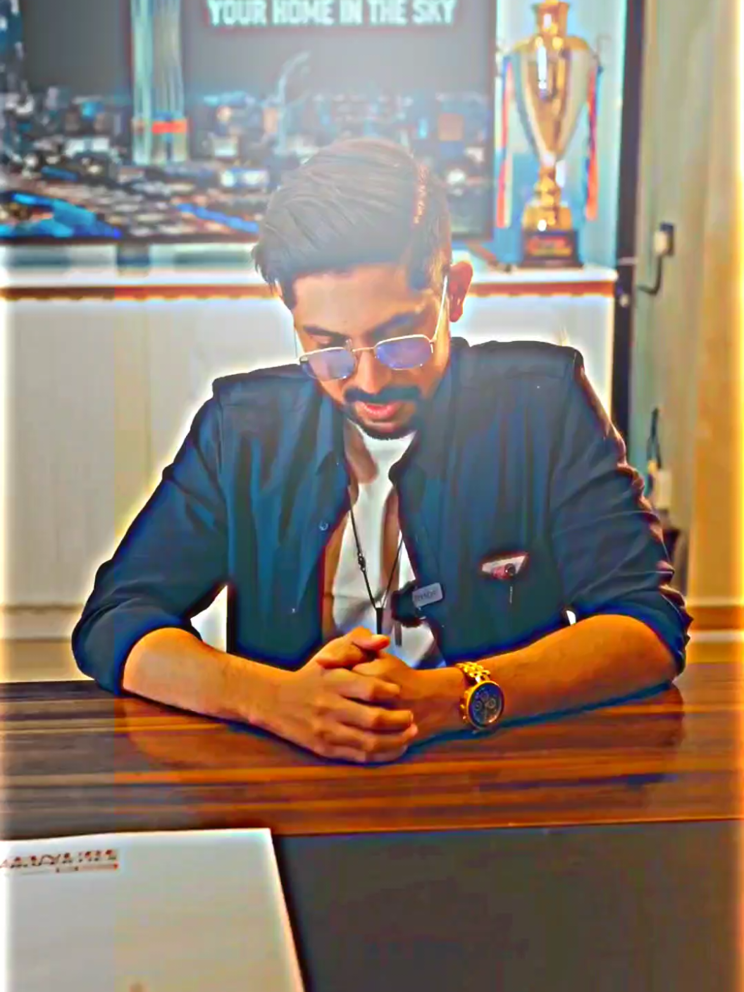 Can a Billionaire Sell me this Pen ? 🖊️ Kuldeep Singhaniaa #kuldeepsinghaniaa #fyp #foryou #foryoupage  #Billionaire