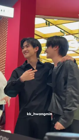 04 ไก่ทอดเกาหลี มีคนชิปยาง55555555555 @THAI BUS @JINWOOK BUS #thaichayanon #JINWOOKkim 