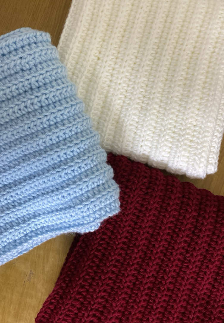 get yours now💌#ramihandmade #crochetmuffler 