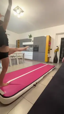 Ruota senza 😊😊#greta_butterfly🦋 #campionatoitaliano #tantifollowers #ruotasenzamani #passioneginnasticaartistica❤❤ 