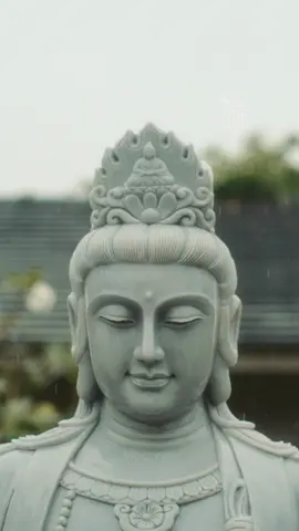 Nguyện Người chở che cho miền Trung quê hương của chúng con vượt qua cơn lũ lớn này.. Mưa ơi, xin đừng rơi nữa.... #quantheambotat 