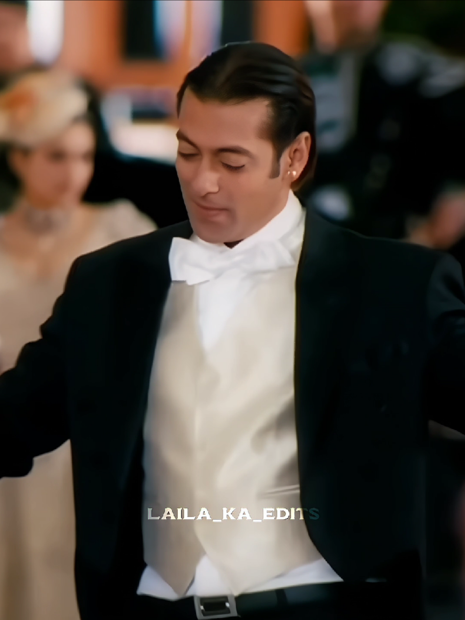 Salman Khan as Veer is so handsome 💛 #salmankhan  #zareenkhan  #veer  #bollywood  #edit 