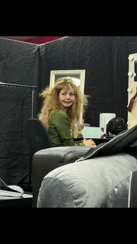 OMG WHAT HAPPENED WITH LISA??? #LISA #LALISA #BLACKPINK #LLOUD 