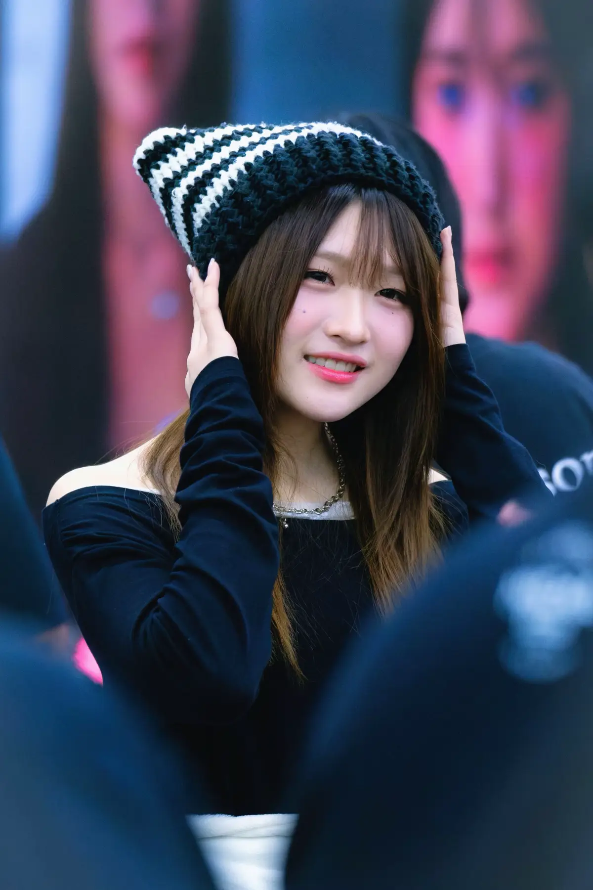 คิดอย่างฉันบ้าง คิดอยู่หรือไม่คิดเลยย ☺️ #sindybnk48 #colorconwinkth_roadshow 