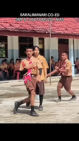Siswa/i SMP 5 BOTOMUZOI menampilkan Dance Golden di acara Pelantikan OSIS.  JOIN FANCAM POV 😅 Koreo dan Coach by Pak Wawan Sara5nari #nias #goldendance #siswaviral #fyppppppppppppppppppppppp #kpopdemonhunters 