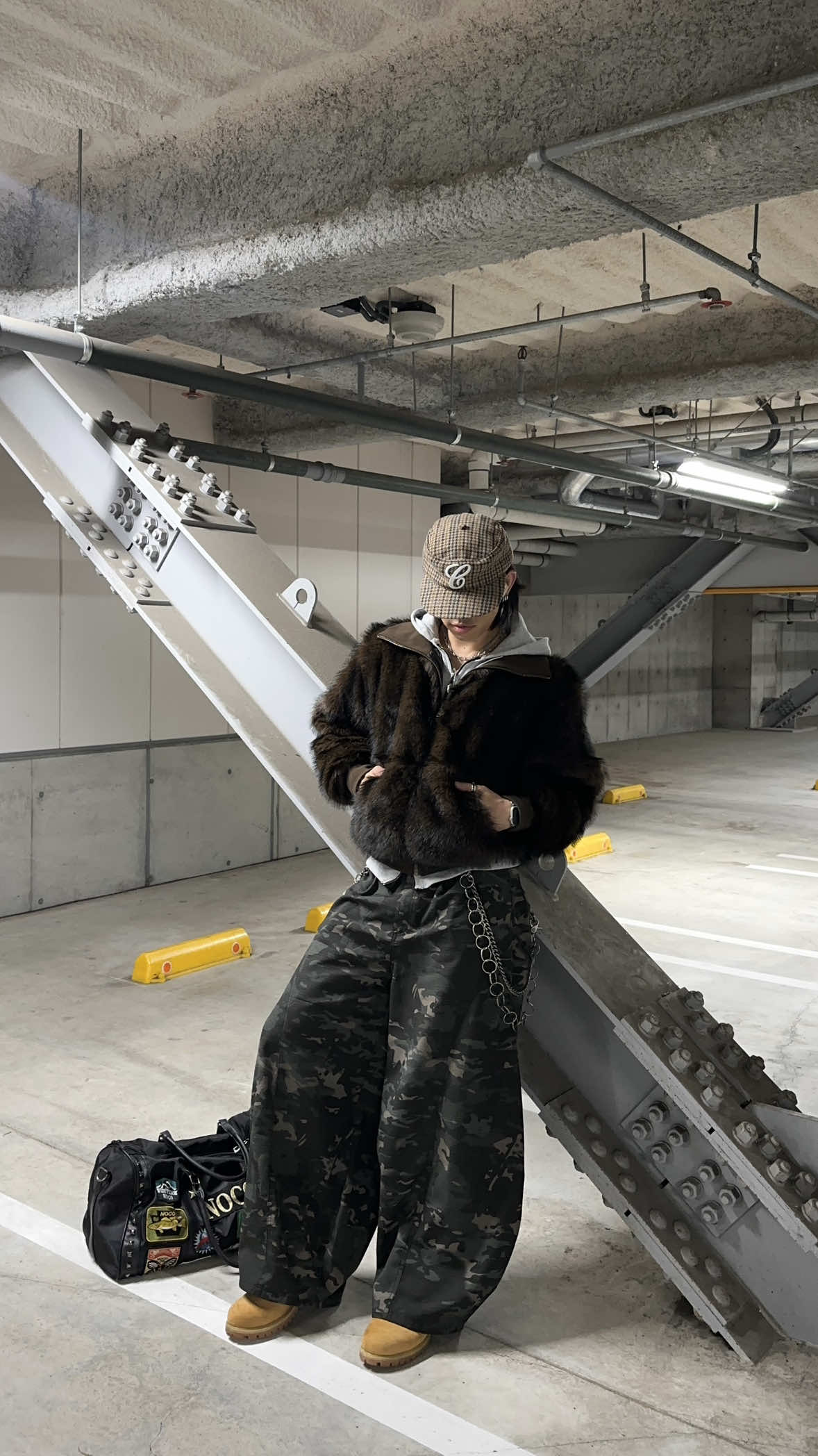 Japanese street style🇯🇵 ファーがかわいすぎてかわいすぎる 11/1リリースやで！楽しみやなぁ #StreetFashion #streetchic #回転界隈 #ストリートシック #海外ファッション 