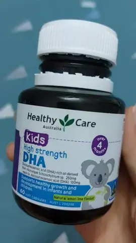 Tớ phải dành 1 post riêng, để giới thiệu món DHA kids tuyệt vời này 🔔♨️ 𝐕𝐢𝐞̂𝐧 𝐛𝐨̂̉ 𝐬𝐮𝐧𝐠 𝐃𝐇𝐀 - 𝐇𝐞𝐚𝐥𝐭𝐡𝐲 𝐂𝐚𝐫𝐞 𝐊𝐢𝐝𝐬 𝐇𝐢𝐠𝐡 𝐃𝐇A 👉 vị chanh rất ngon, viên hình cá có dha dạng nước ở trong, nhai cả viên hoặc cắt đuôi cá, bóp dha ở trong ra dùng đều ok 👉 Hàm lượng tuyệt vời: từ 4 tháng - 12 tuổi có thể dùng được ♥️P/s: DHA rất cần cho trí não và mắt cho bé. Não bộ của bé phát triển nhanh trong giai đoạn đầu đời, cung cấp dha giai đoạn này là cực kỳ cần thiết cả nhà ạ. #dha 