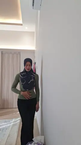 Hey Sis, dont be bad to me!#sejenisniza #briskwalk #changeishardatfirst #messyinthemiddle #gorgeousattheend 