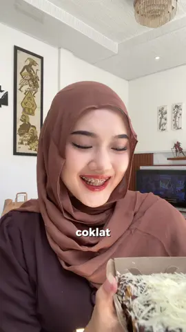 sarapan tapi jam 11.30 😌  btw ges lip glaze makeover bikin aku berhenti makan karna kaget bgt ga geser, dan abis aku pake pergi sampe malam msh ttp stay💋  @Gorgeous Space  #makeover #lipglazed #lipglazemakeover #lipsticktutorial 