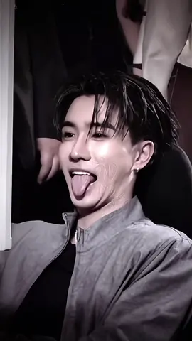 โทนประหลาดมาก ( #เพิร์ธธนพนธ์ #perthtanapon #perth #เพิร์ธ )