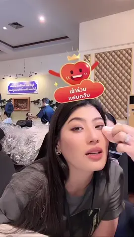 วันนี้ 30 ตุลาคม 2568 ในขณะที่ช่างแต่งหน้าส่วนพระองค์กำลังไลฟ์ใน Tiktok อยู่นั้น พระองค์หญิงสมเด็จพระเจ้าลูกเธอ เจ้าฟ้าสิริวัณณวรี นารีรัตนราชกัญญา ทรงเดินเข้ามาในไลฟ์ด้ว ชาว Tiktok ถามว่า “หน้าเหมือนองค์หญิงเลย องค์หญิง ตอบ ”ก็องค์หญิงจ้ะ“ แล้วทรงพระสรวลเฮฮา!! ทรงน่ารัก เป็นกันเองมาก ๆ  #ทรงพระเจริญ