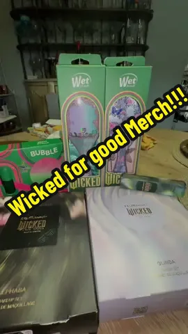 Obsessed w all things Wicked these collabs are a must have in any Wicked fans collection @Bubble Skincare @r.e.m. beauty @The Wet Brush @Wet Brush @Wicked: For Good #fyp #trending #Wicked #makeup #collaboration 