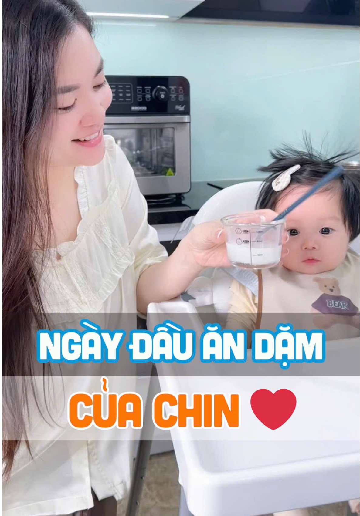 Ngày đầu ăn dặm của Chin yêu♥️♥️♥️#lammecungphuong #Chin #andam 