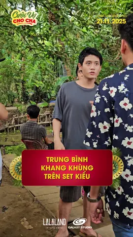 Ý là anh Khang Khùng ảnh không ở yên được 1 giây nào luôn á 😂💃 Cưới Vợ Cho Cha - Chính thức khởi chiếu 21.11.2025 #CuoiVoChoCha #LalalandEntertainment #GalaxyStudio #DinhKhang