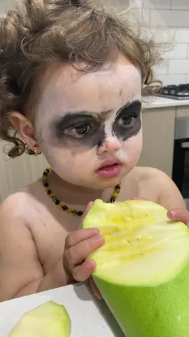 Tuyul doyan mangga 😅