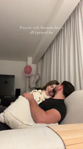 Dreams turned into family #ForeverRich #GratefulHeart #Blessed #FamilyLove #MyBiggestBlessing #ThisIsEverything #RichInLove #Thankful #FamilyVibes #SimpleHappiness