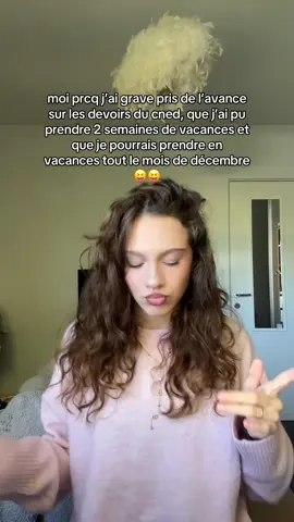 bosseuse à fond et tout benef ( je pars à londres en décembre c pour ça jveux mon mois entier de vacances 🤭)  #cned #10k #fyp #vacances #prt 