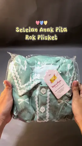 Setelan rok pliskettt lagiii warna sage🥰😍#setelananak #setelananakperempuan #onesetanak #fyp 