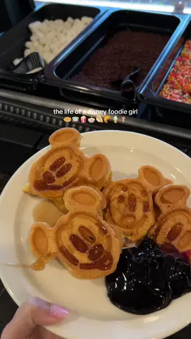 A day of Disney eats! 🤤 #epcot #epcotfoodandwine #magickingdom #wdw #disneyworld #disneyeats #disneyfood #wieiad #whatieatinaday 