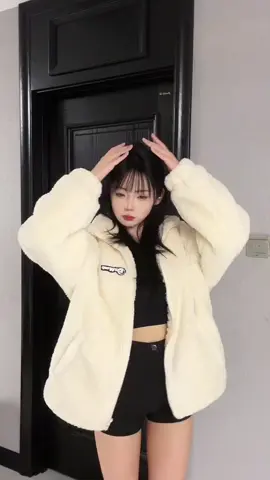 時間和歲月是不可預測的。每個人都跟 以前不一樣了! “Thời gian năm tháng vô tình. Ai rồi cũng khác chính mình ngày xưa!