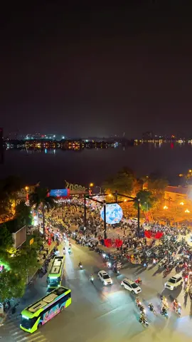 Hồ Tây mấy ngày hôm nay nhộn nhịp vì có hành tinh Trái đất thu nhỏ 🥰🥰🥰  #hotay #xuhuong #traidatmini #theearthe #ilovetiktok 