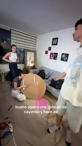 Dos madres leonas sacando adelante el disfraz de último minuto #halloween #disfraz #dyi #kunfupanda #fyppppppppppppppppppppppp @Francesca @Nico delivery 