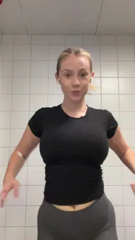 Spenderar mer tid på gymtoan än på gymmet </3