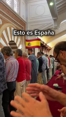 España comparte con Marruecos historia, cultura y tradiciones, y es por eso que cuando la gente ve musulmanes cree que son Marroquis, que son extranjeros, que no son de aquí. Sin embargo, el Islam crece en España muy deprisa y cada vez son más los españoles que son musulmanes. #hajjonhorseback #islam #España #cultura 