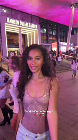 Girls night out! @Bella @alysia loo #shortnsweet #sabrinacarpenter  