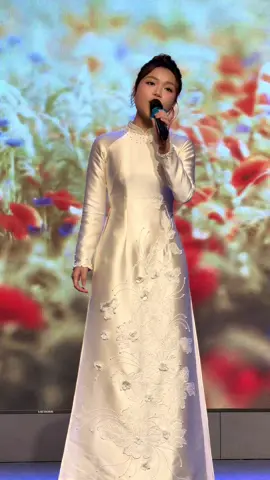 Mỗi lần hát bài này đều thật nhiều cảm xúc🇻🇳🇻🇳🇻🇳  #haquynhnhu #congidephon #haquynhnhumoinhat 