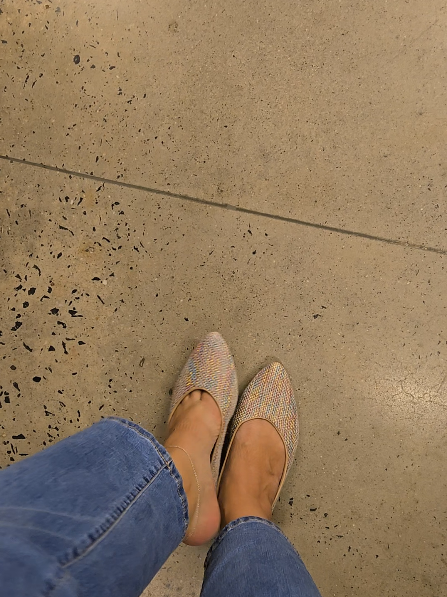 Just me, my flats, and a little bit of trouble 😏😘 #satisfying #FlirtyVibes #ShoeGameStrong #FlatsFashion #prettylittlefeet 