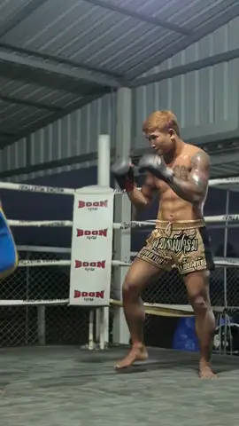 นิดๆหน่อยๆพอได้เหงื่อครับ👊💪🥊#กุหลาบดํา🌹🖤 #สมบูรณ์ฟาร์ม🥊🐓 #ระเบาะเจีย🤘🌹🖤 #เปิดการมองเห็น🙏 