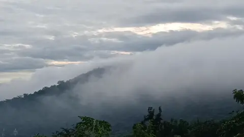 ကျောက်ဆည်တောင်ပေါ်မှ နံနက်ခင်းအလှ  #Kyauske  #Mobile