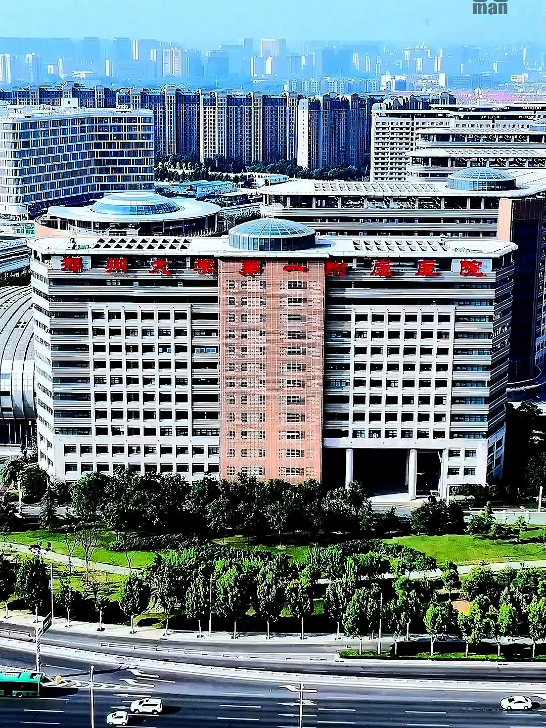 أكبر مستشفى في العالم! مدينة علاجية متكاملة داخل الصين 🇨🇳 👨🏻‍⚕