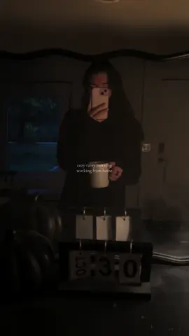 almost the end of october, i’m sad how fast time is flying by, but very excited for christmas!! #morningroutine #workfromhome #cozyathome #rainyday 