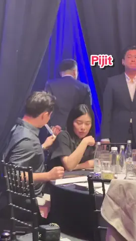 Dia yang minta pake itu sumpah..  #juanneve #seng 