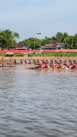 Aura Farming Pacu Jalur 2025 KERAMAT JUBAH MERAH vs TODUANG ITAM #aurafarming #pacujalur #fyp #pacujalurkuantansingingi #pacujalur2025 