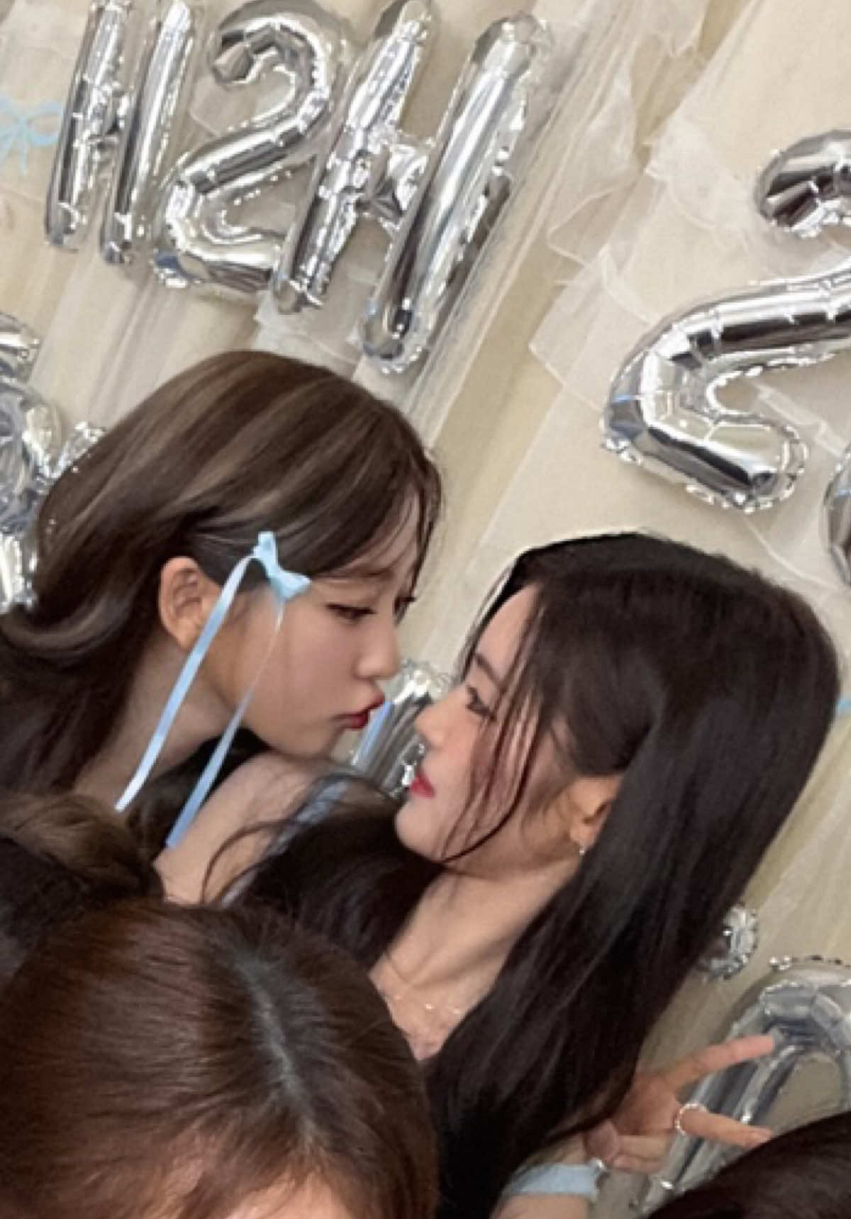yuha sweetie where r we looking?? thats sus #nyutella #yuha #stella #hearts2hearts #h2h
