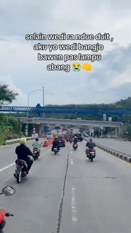 senam jantung gak siii lewat sini 😳#salatigahits #exittolbawen #lampumerah #semarang #perjalanan 