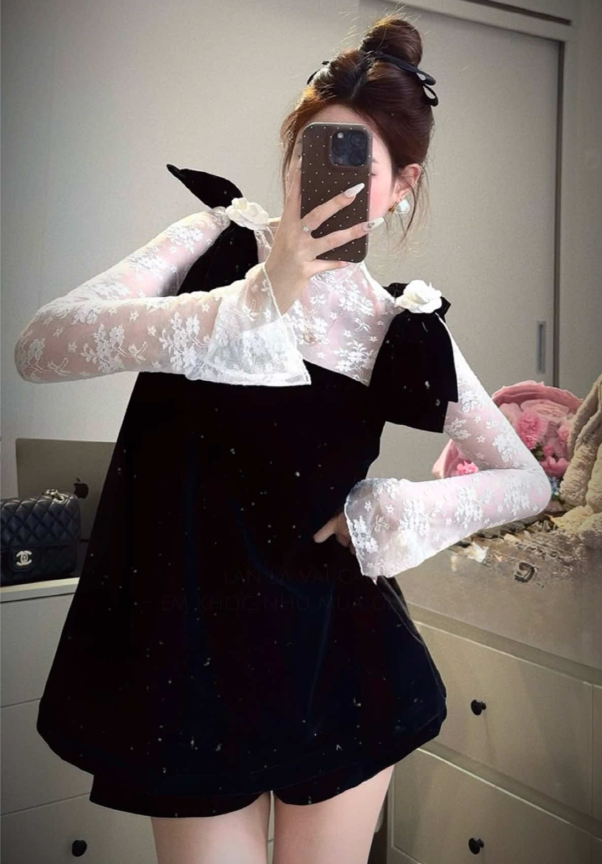 Set áo ren kèm váy nhung phối hoa mặc xinh tiểu thư lắm nè chị em 🥰👇                                               #xuhuong #setdep #phoidoxinh #macdep #CapCut 