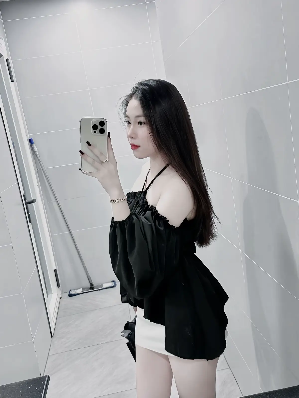 em trở về với cuộc sống bộn bề ,lối anh về cũng ngược lối em đi. #xuhuong 