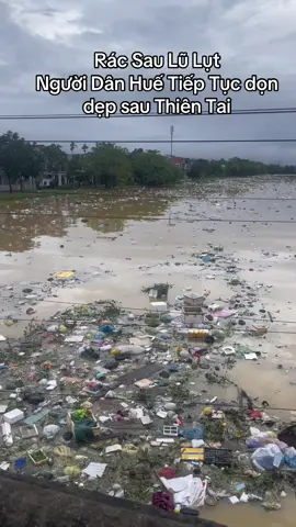 Rác Sau Lũ Lụt Người Dân Huế Tiếp Tục dọn dẹp sau Thiên Tai