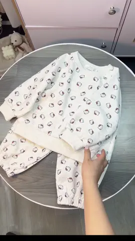 Bộ nỉ mèo Hello kitty dễ thương cho bé gái #mebeegao #bobegai #setthudongchobe #bohellokitty #xuhuong 