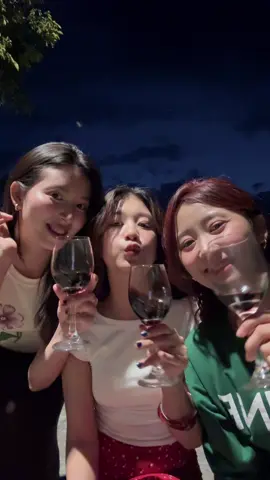 😬😬🧏🏻‍♀️#fyp #bestie #eatandgowithbestie #winetiktok🍷 
