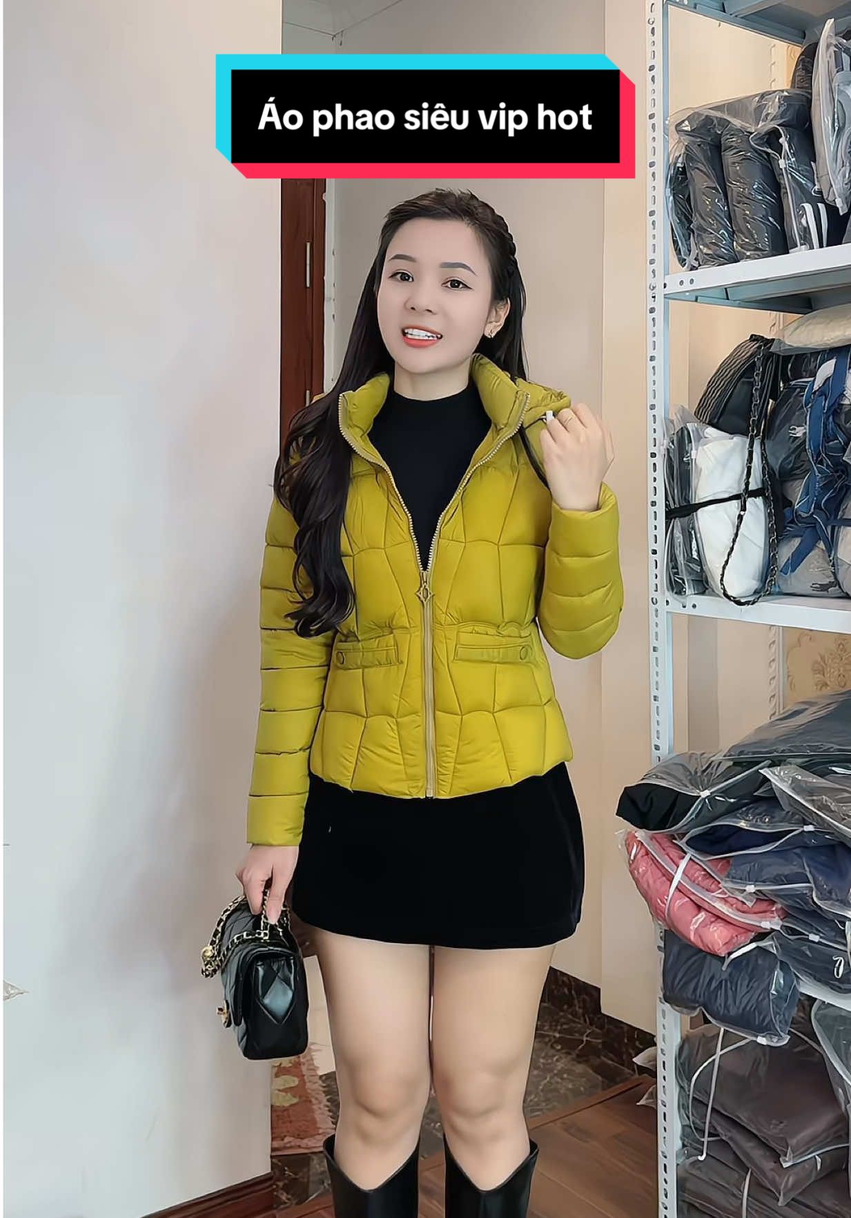 Áo phao siêu nhẹ gọn dáng chị em ơi. Màu vàng hot quá là hot luôn ạ #aophao #aophaonu #tiktok 