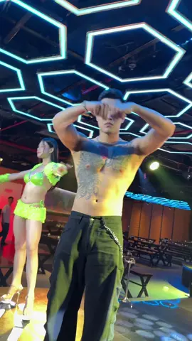 Ai Chill thì đi ở lại #chillbeerclub #dance #vinsmartcity 